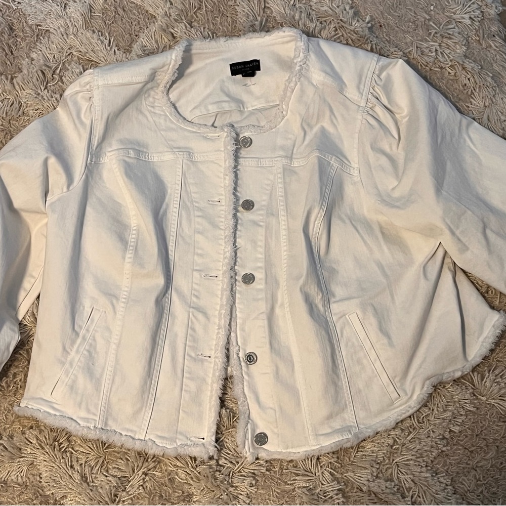 NWOT - Women's White Denim Jacket.Plus size classic & classy 4X brand new jacket